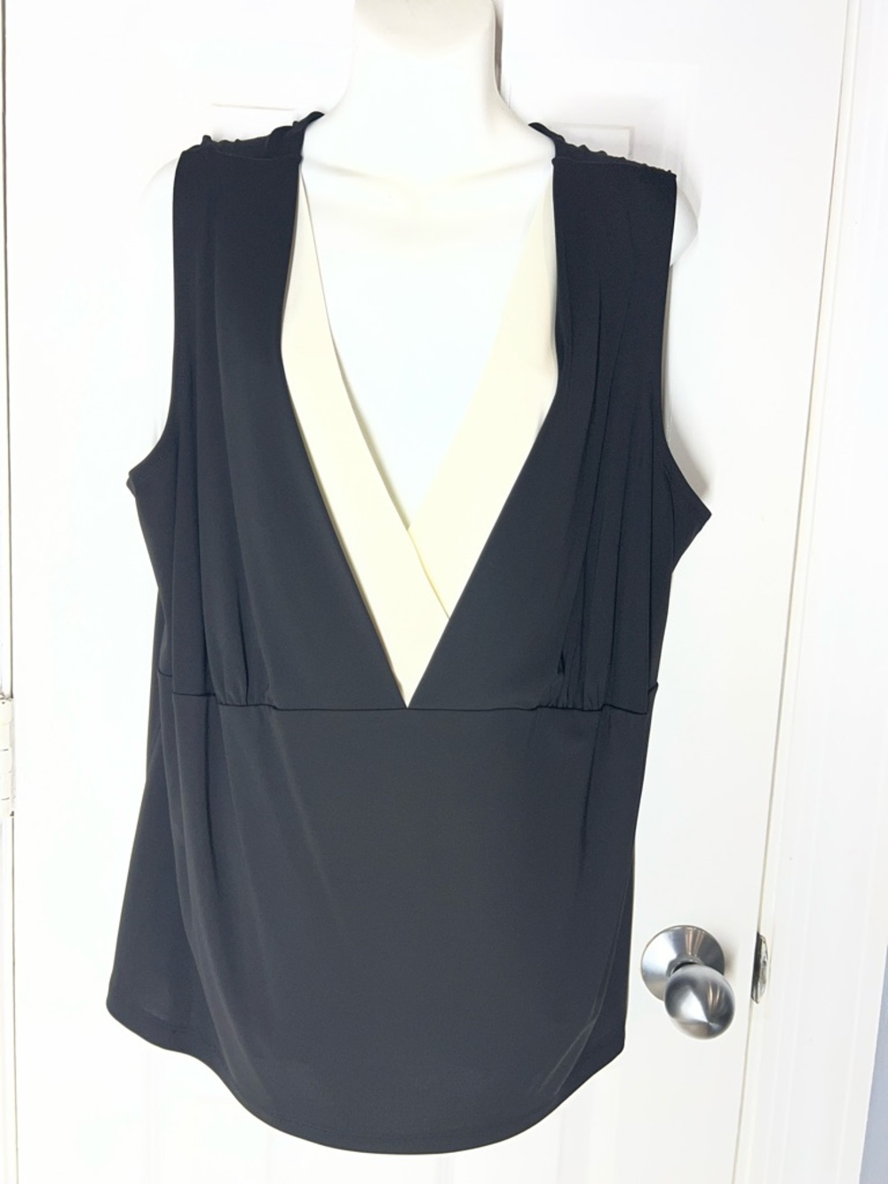 Talbots Sleeveless V-Neck Contrast Trim Camisole - Black & Cream